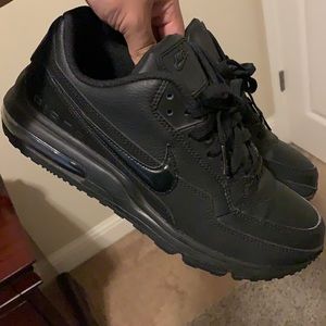 All Black , Good condition Sneakers